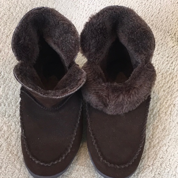 Cabela's Shoes Cabelas Brown Slippers Womens 9 Poshmark